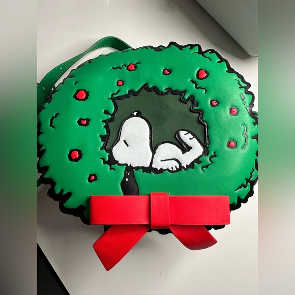 Loungefly Green and Red Snoopy Wreath Crossbody Bag NWOT - Picture 3 of 9